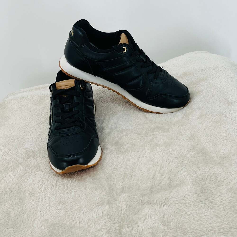 LEVI'S Woman's vegan Leather Trainer Style Sneakers 8.5   Casual  Athletic